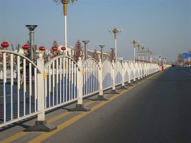 公路護(hù)欄|鐵路護(hù)欄||鋅鋼護(hù)欄廠(chǎng)家